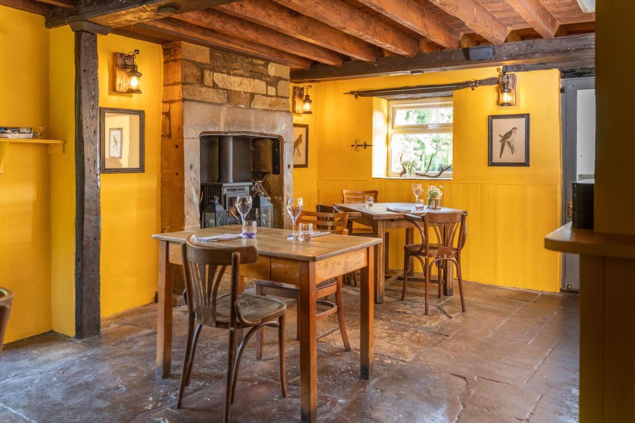 לאקוק Rising Sun Pub, Restaurant And Rooms מראה חיצוני תמונה