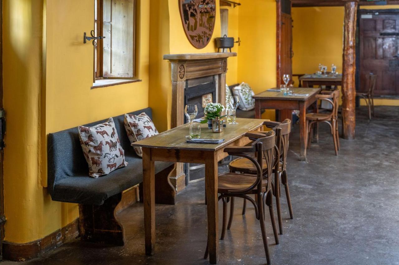 לאקוק Rising Sun Pub, Restaurant And Rooms מראה חיצוני תמונה